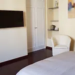 Oda ve Kahvaltı Calabritto 4*